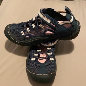 Water shoes 7M